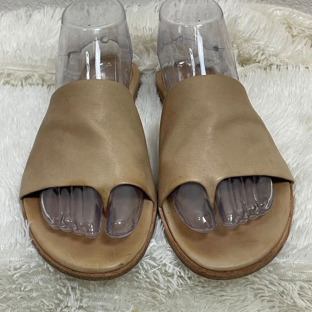 eileen fisher kore tumbled leather thong sandals tan womens 9 minimalist neutral